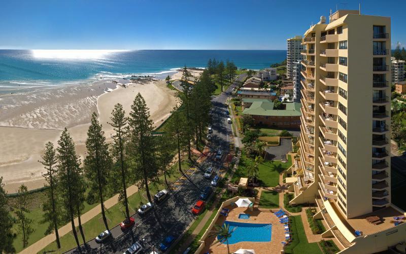 Hotel Columbia On Rainbow Bay 4*