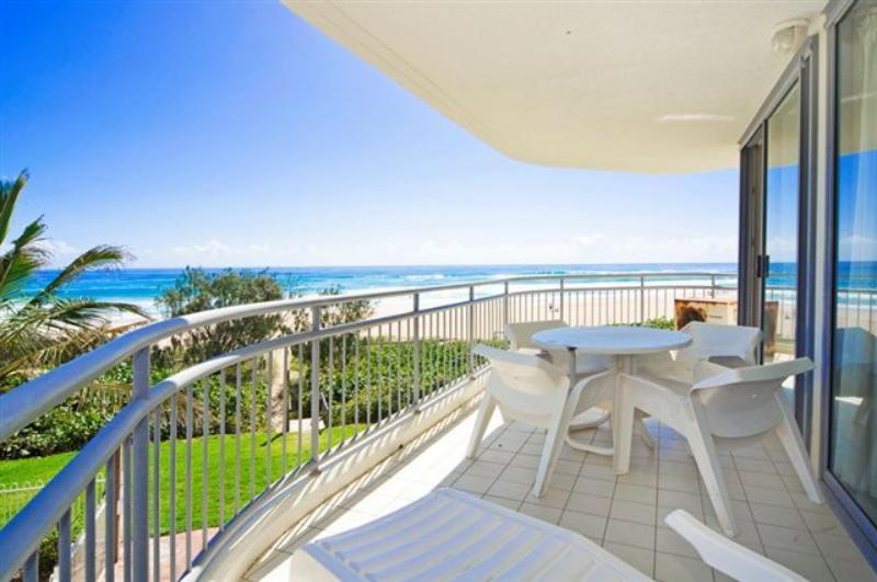 Aparthotel Oceanside - Absolute Beachfront Gold Coast