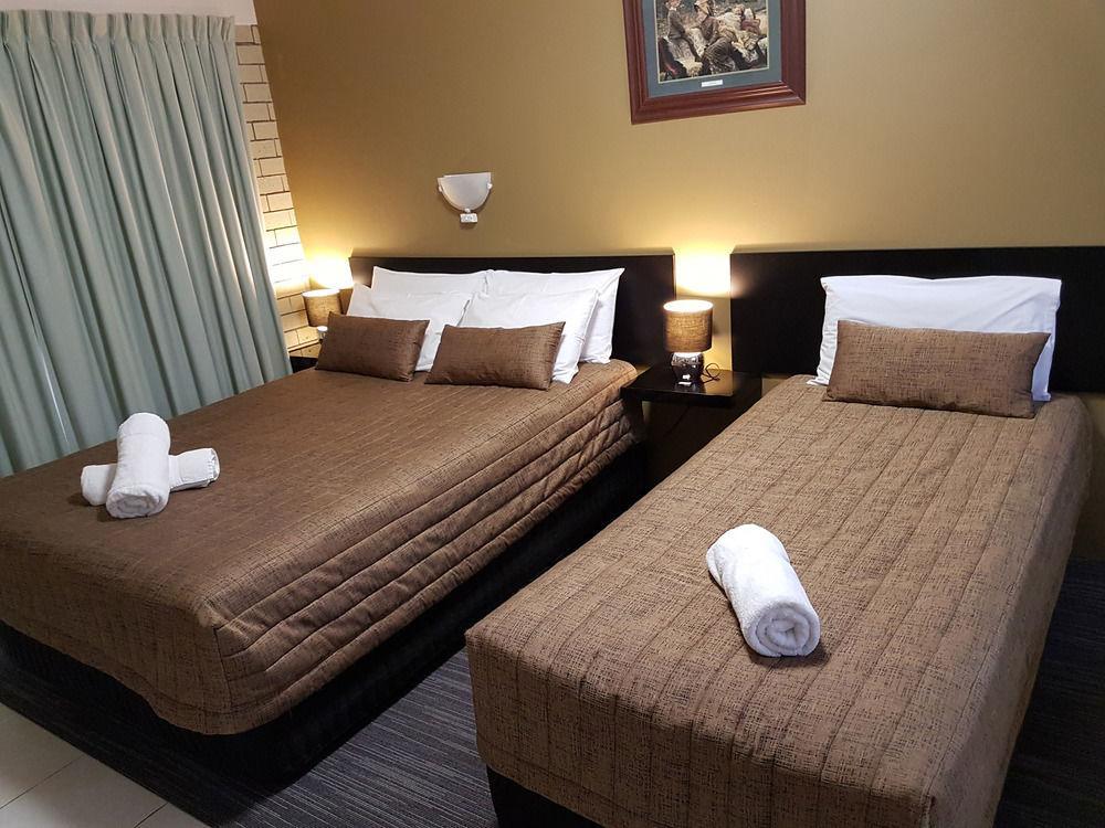 Airport - Only 300 Meters To Airport Terminal Motel