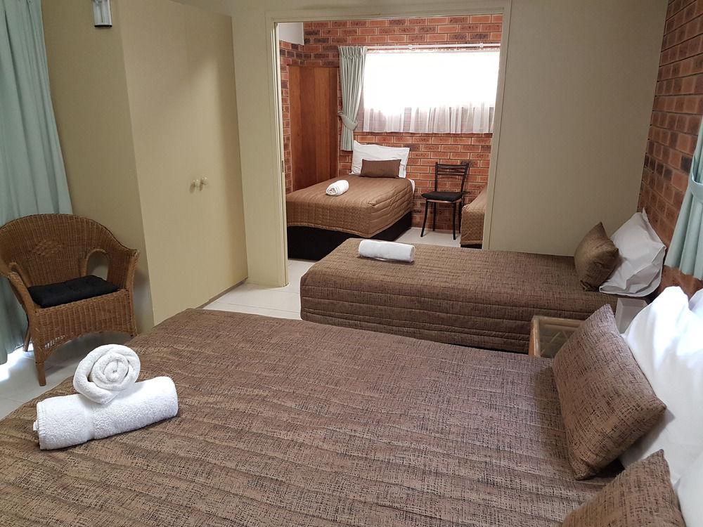 Airport - Only 300 Meters To Airport Terminal Motel