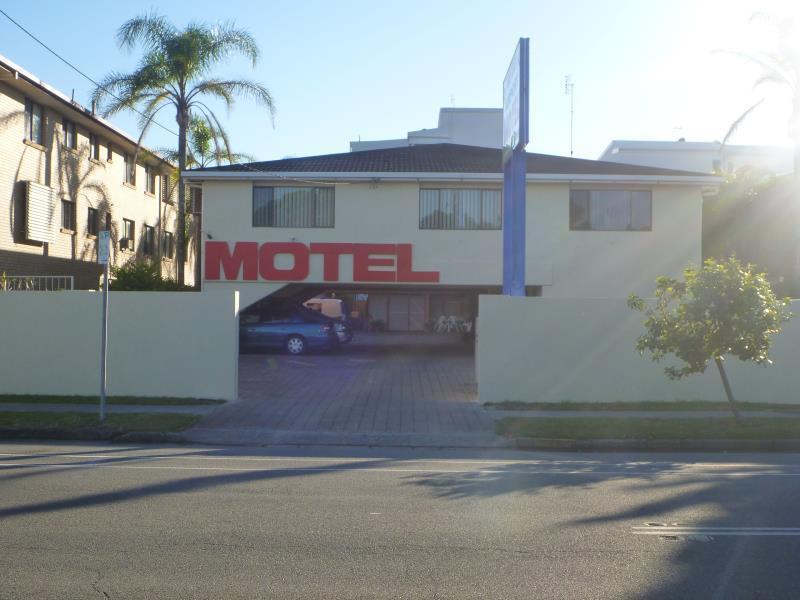 Airport - Only 300 Meters To Airport Terminal Motel