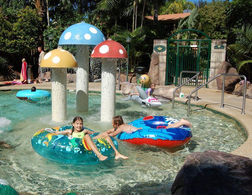 Ashmore Palms Village 4*