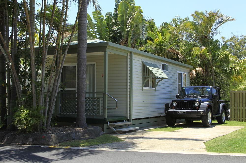 Ashmore Palms Village 4*