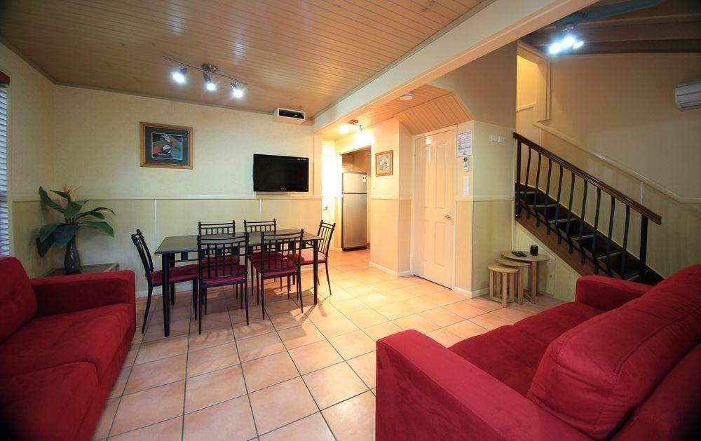 Ashmore Palms Village Resort 4*