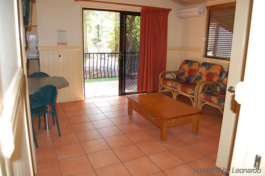 Ashmore Palms Village Resort 4*