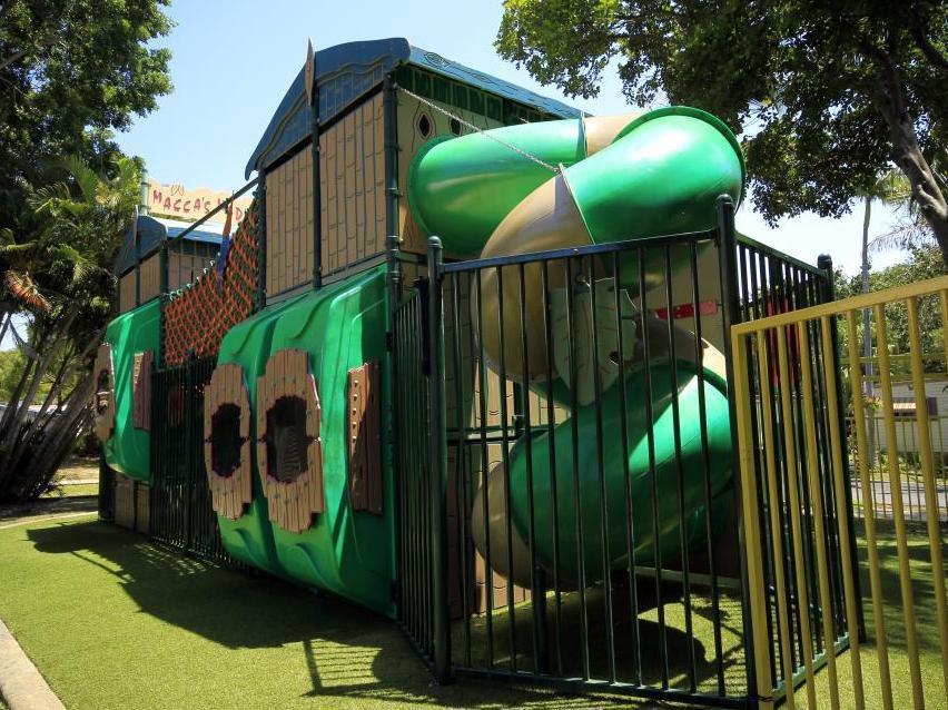 Ashmore Palms Village Resort 4*