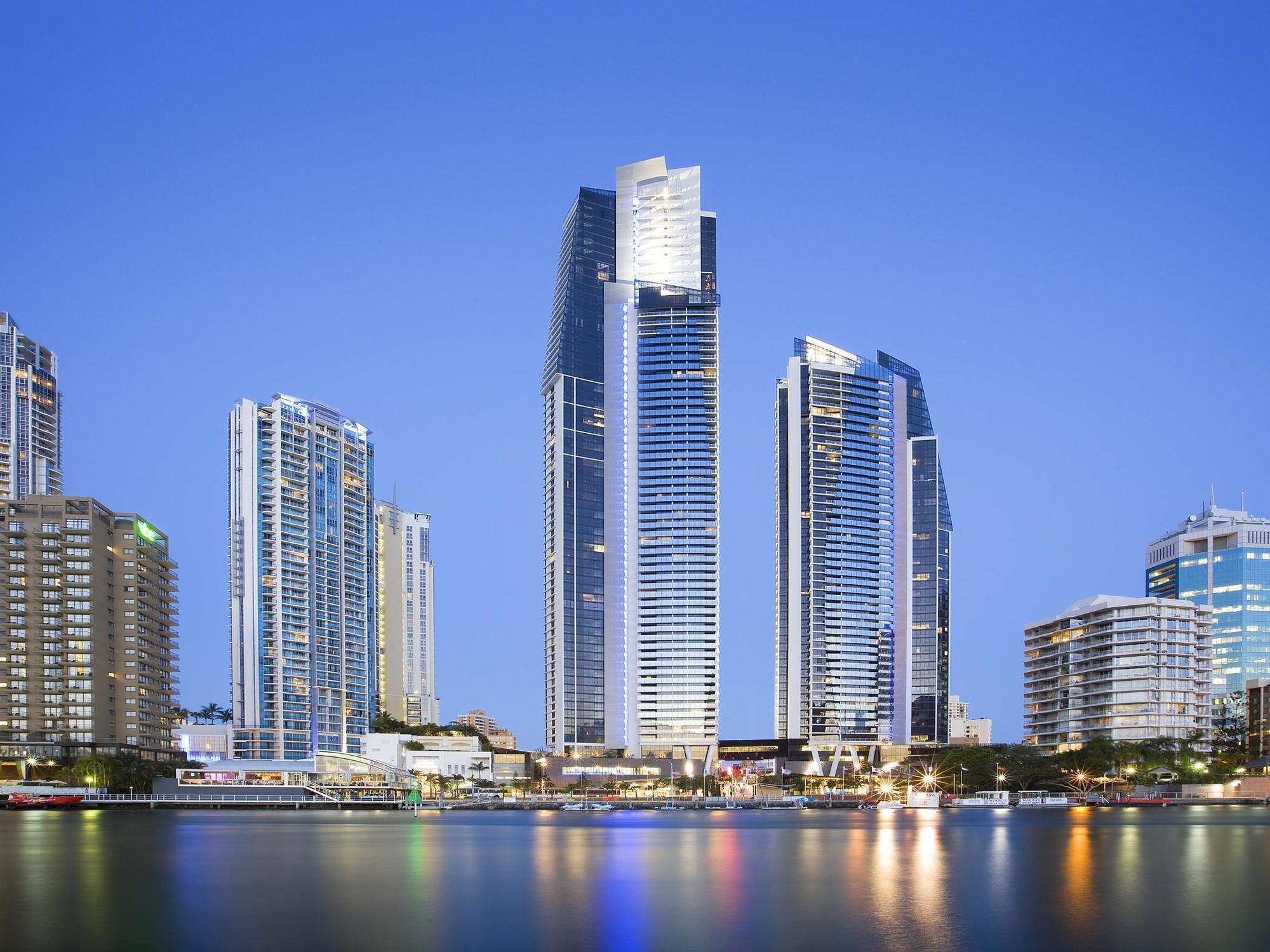 Mantra Circle On Cavill Aparthotel