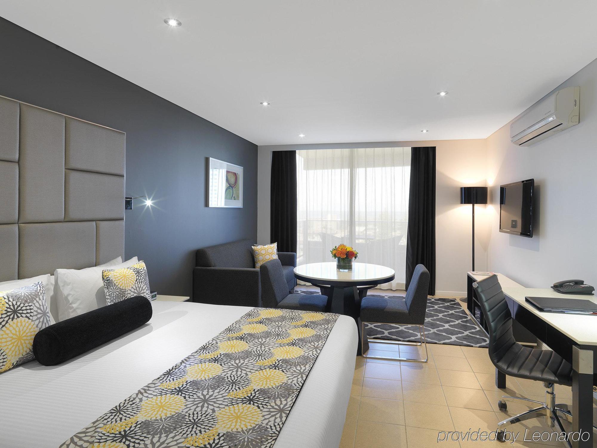 Meriton Broadbeach Hotel