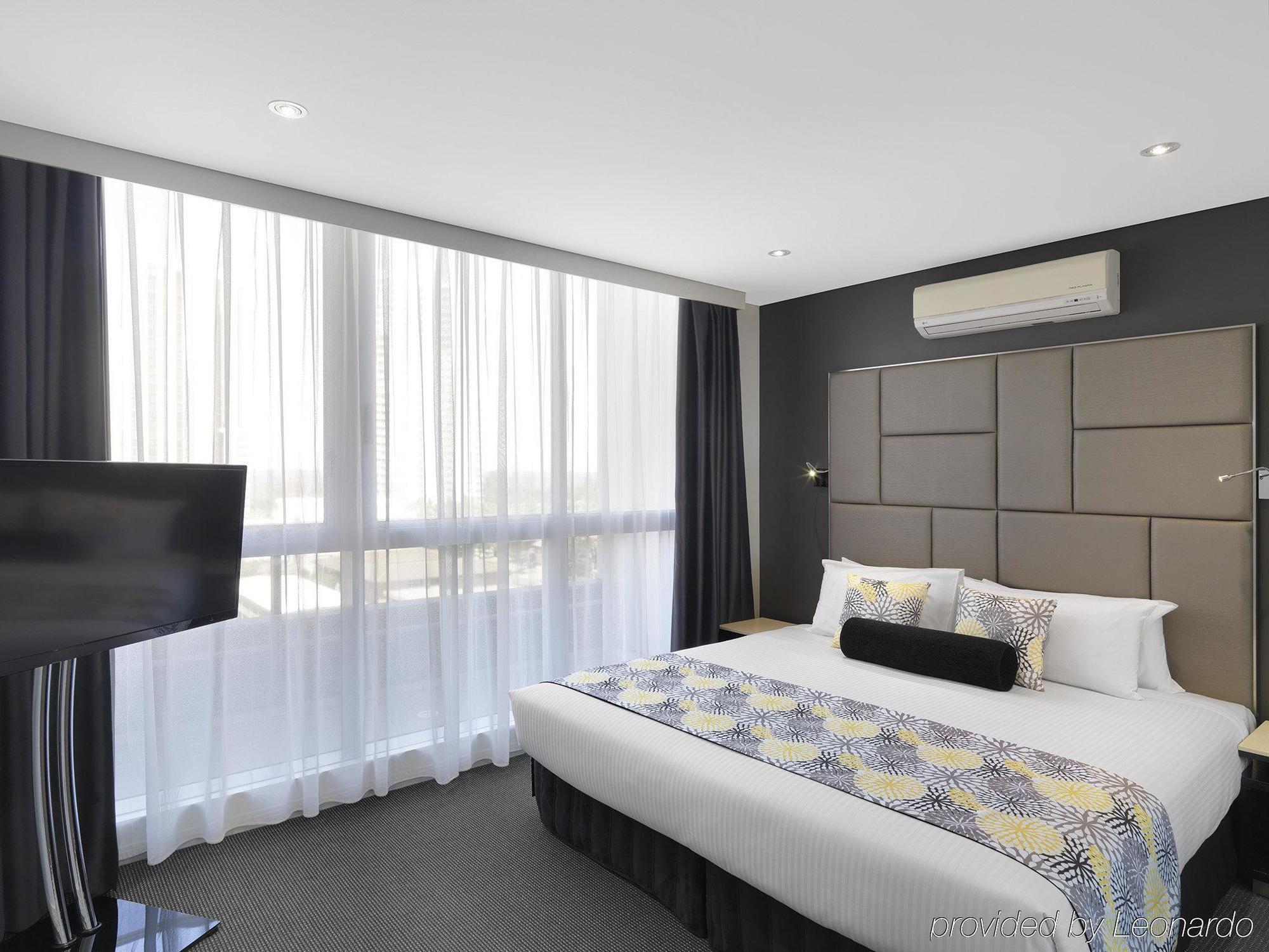 Meriton Broadbeach 5*