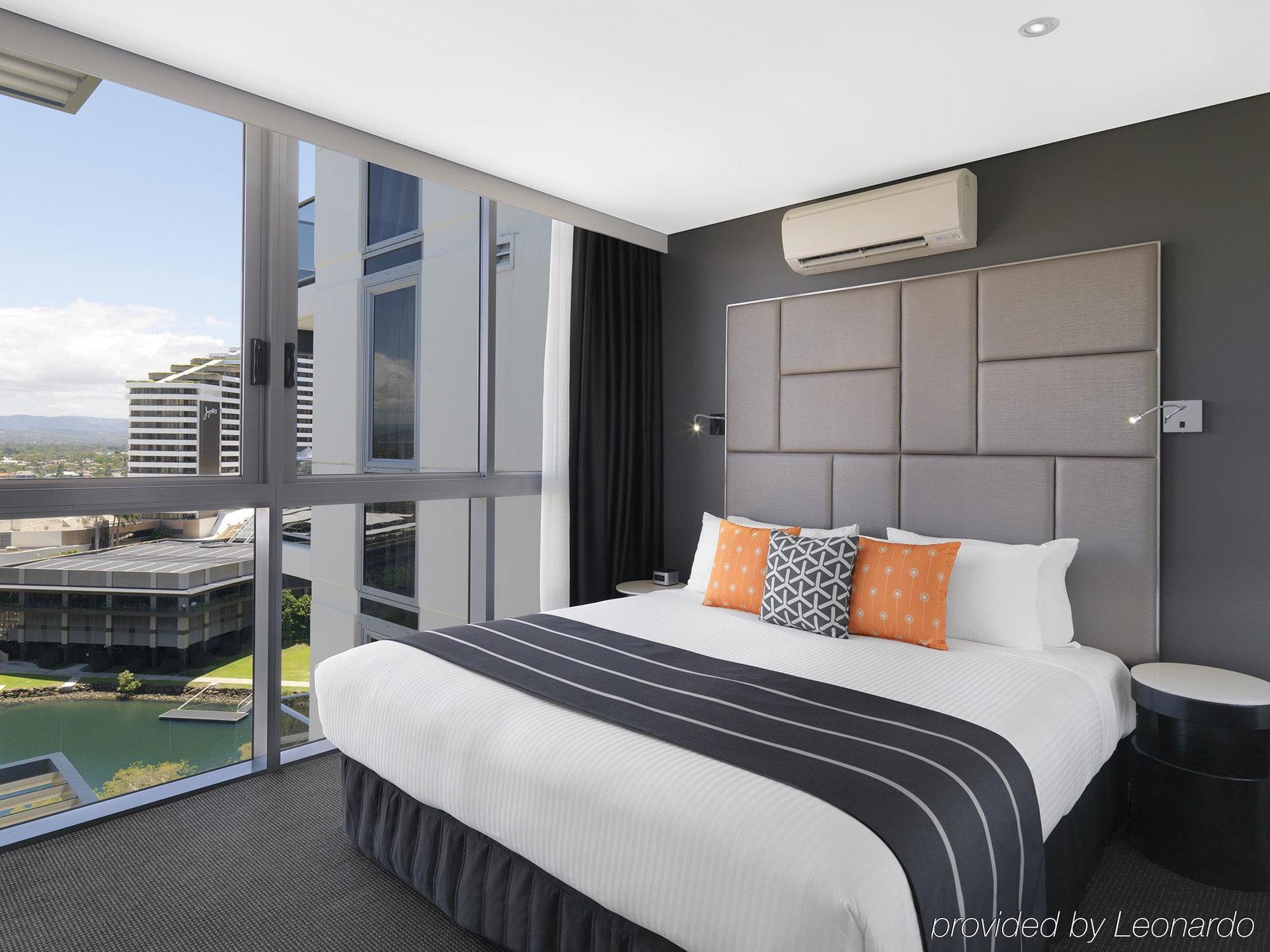 Meriton Broadbeach Hotel