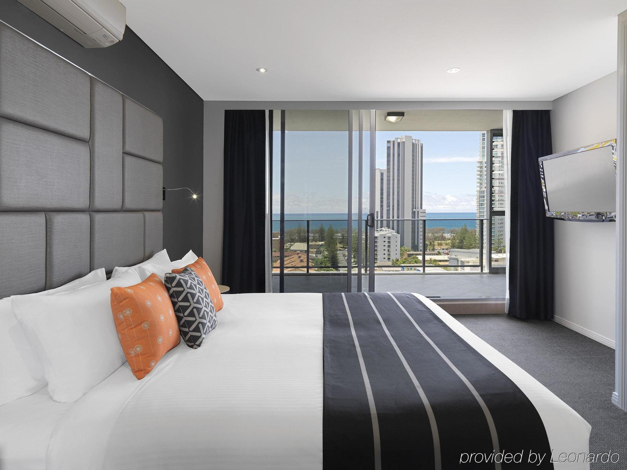 Meriton Broadbeach Hotel 5*