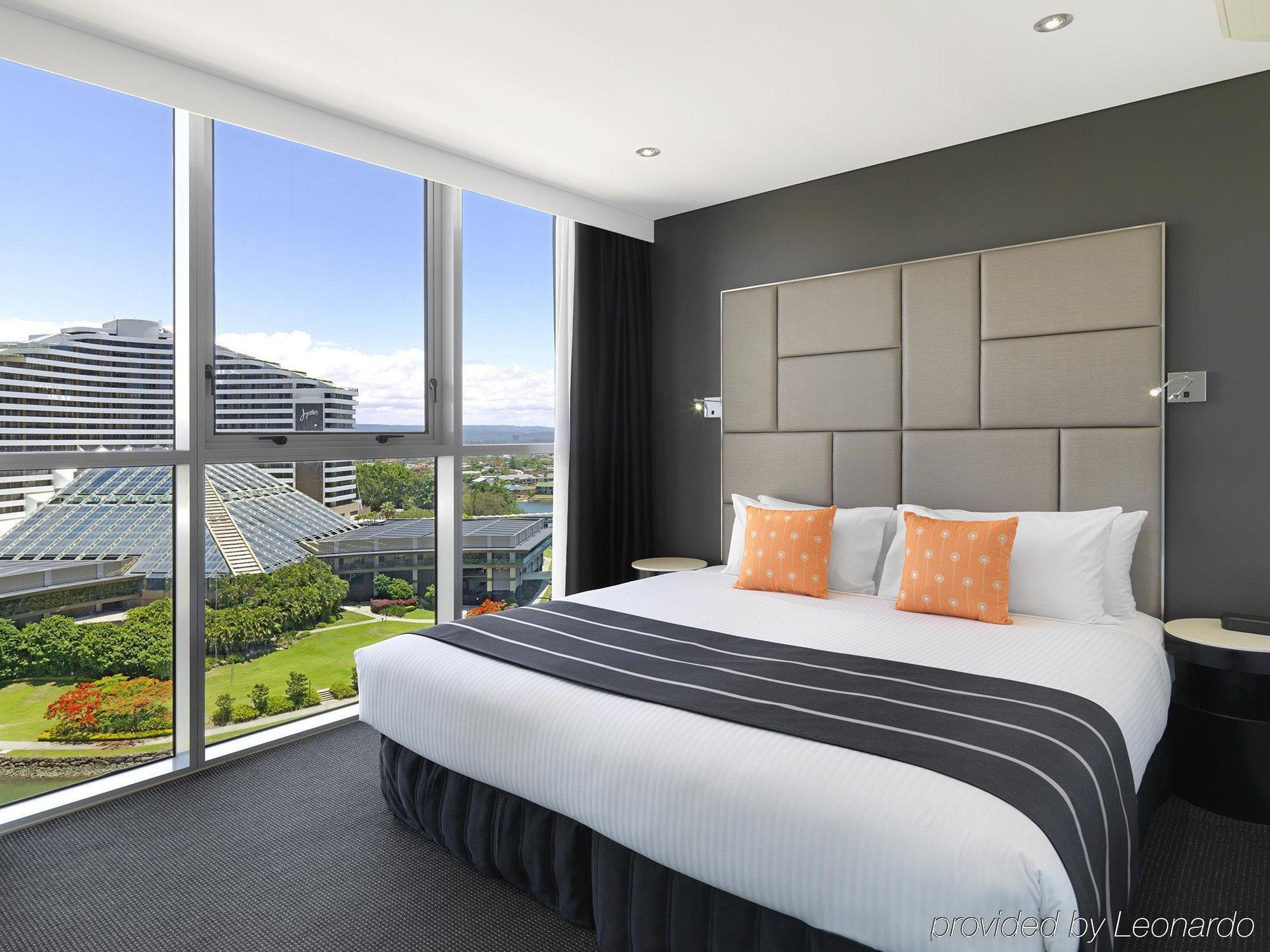 Meriton Broadbeach 5*