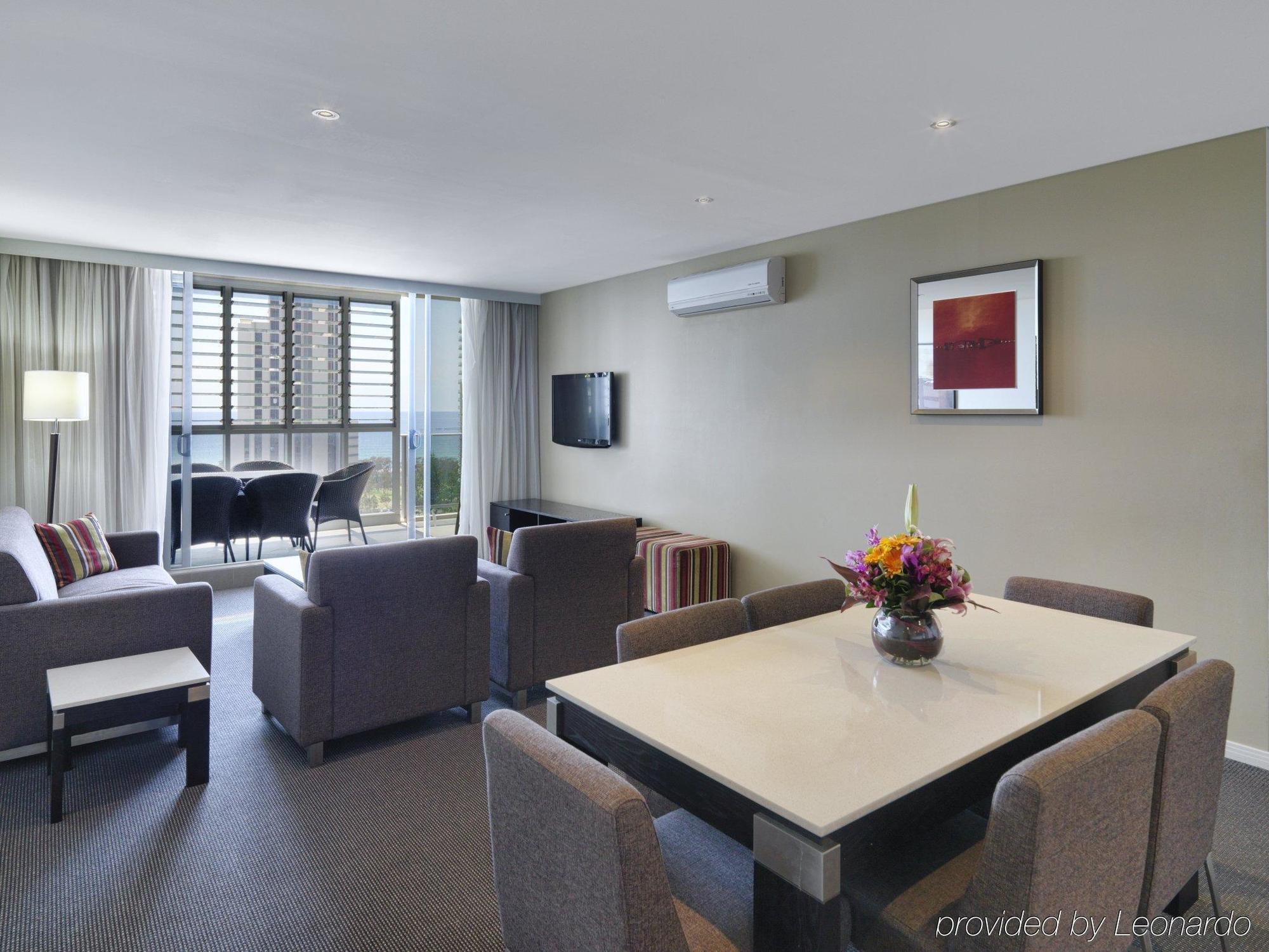 Meriton Broadbeach Hotel 5*