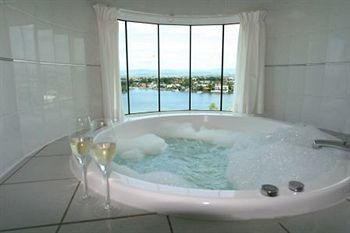 Emerald Surfers Paradise Shared Hostel *
