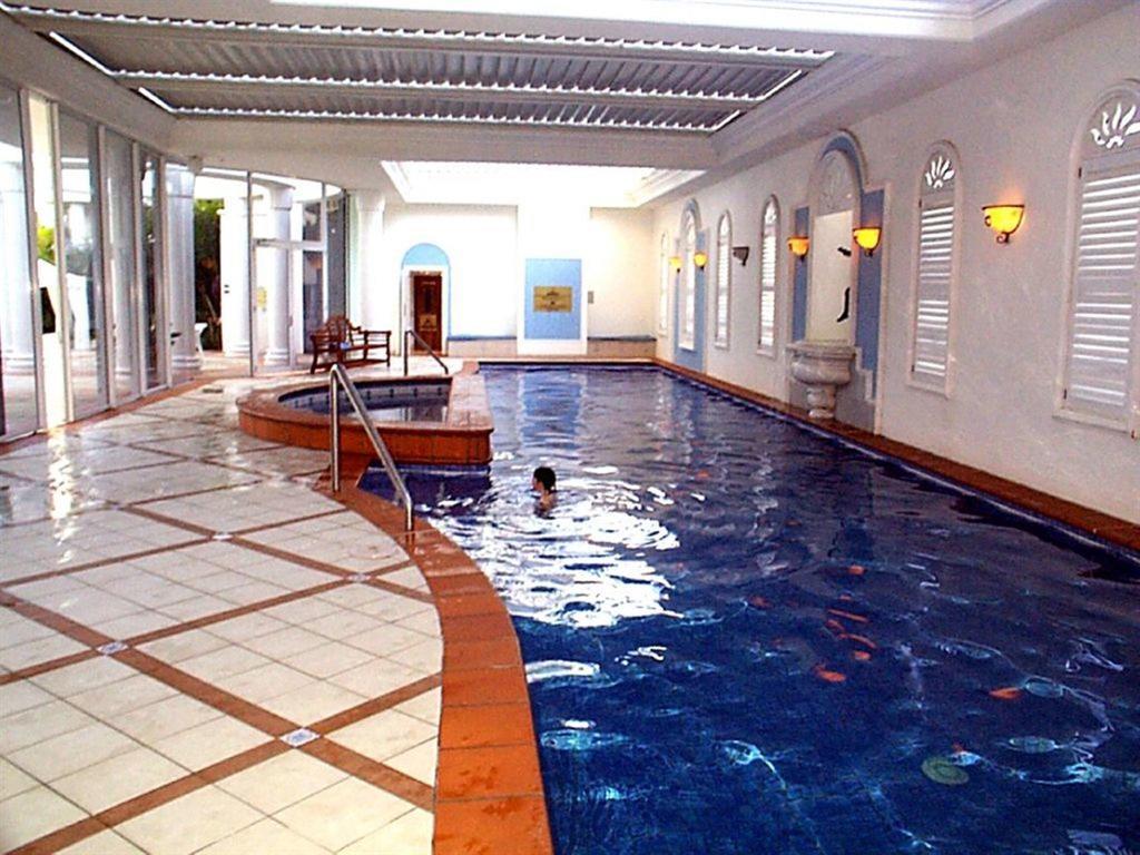 Broadbeach Aparthotel 4*