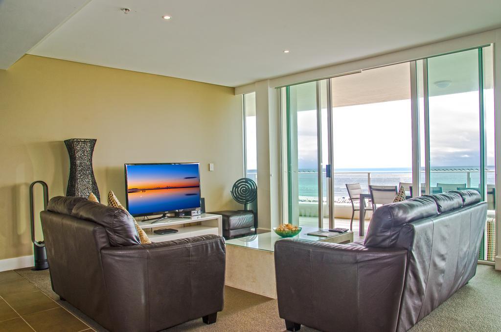 Kirra Surf