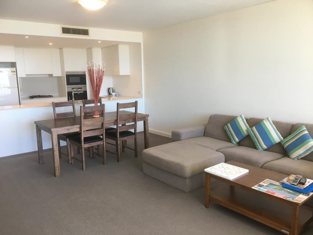 Aparthotel Kirra Surf 4*