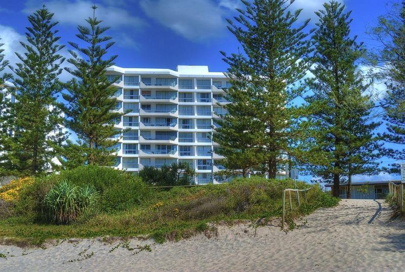 Wyuna Beachfront 3* Gold Coast