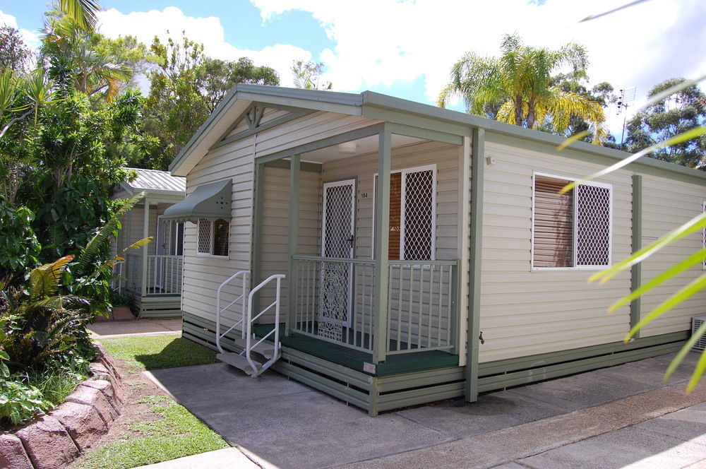 Ashmore Palms Village Resort 4*