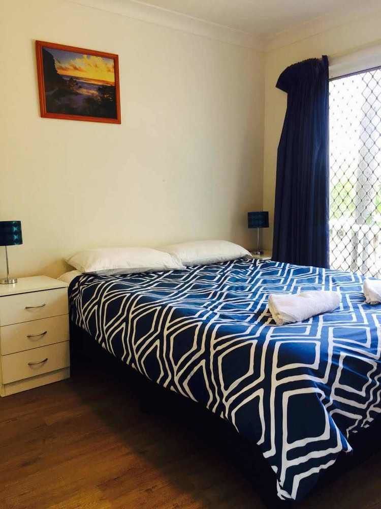 Surfers Tradewinds Hotel 3*