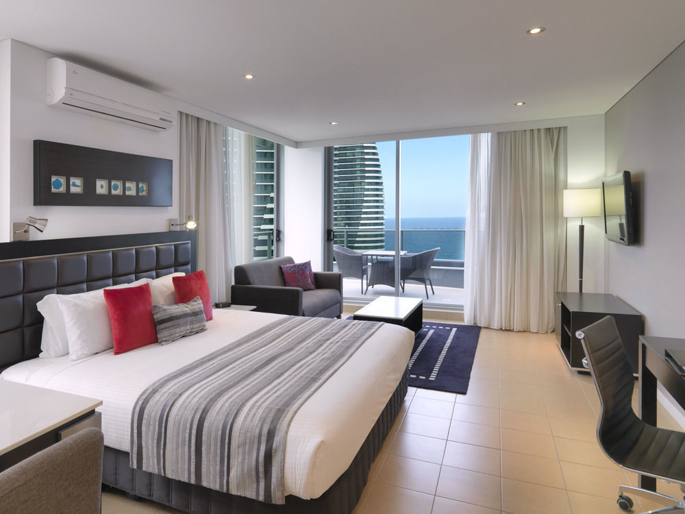Meriton Broadbeach Hotel 5*