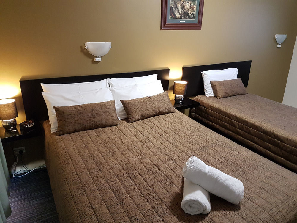 Airport - Only 300 Meters To Airport Terminal Motel 3*