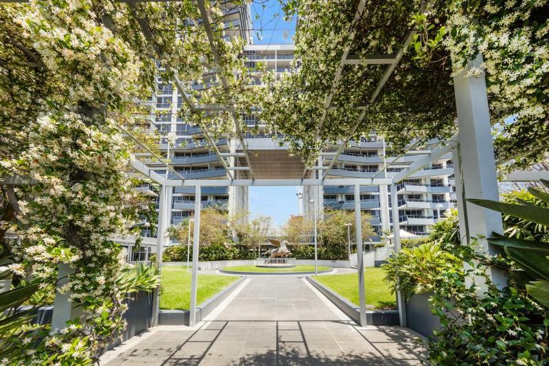 Meriton Broadbeach Hotel 5*