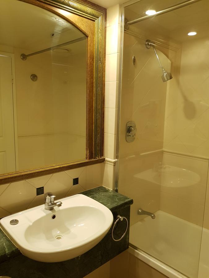 Surfers Legends Private Apartment *
