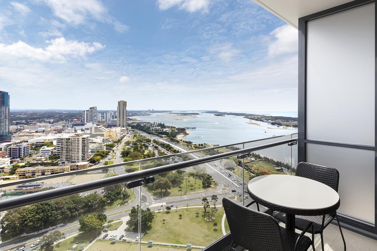 Hotel Meriton Southport Gold Coast