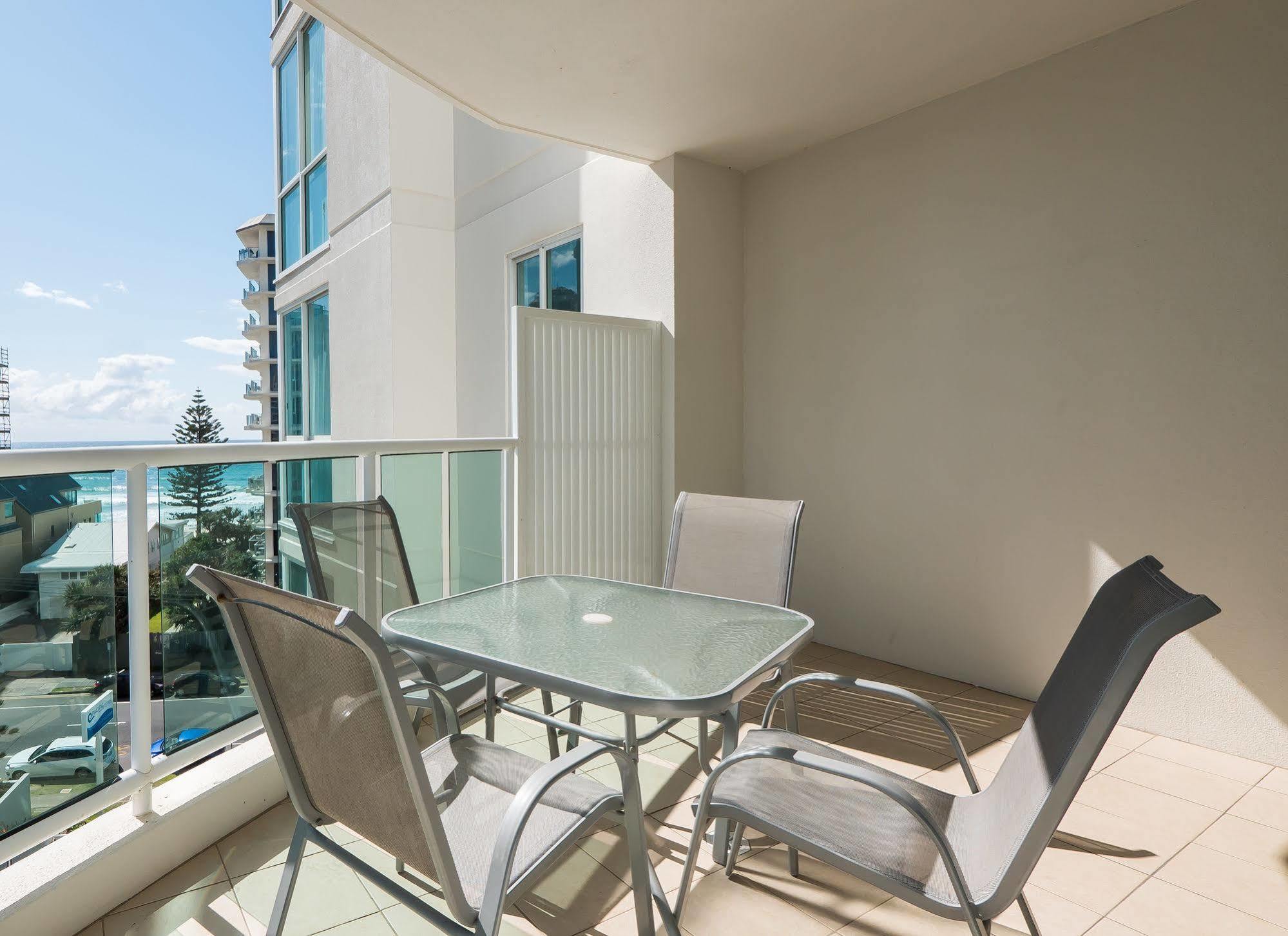 Pacific Views Aparthotel