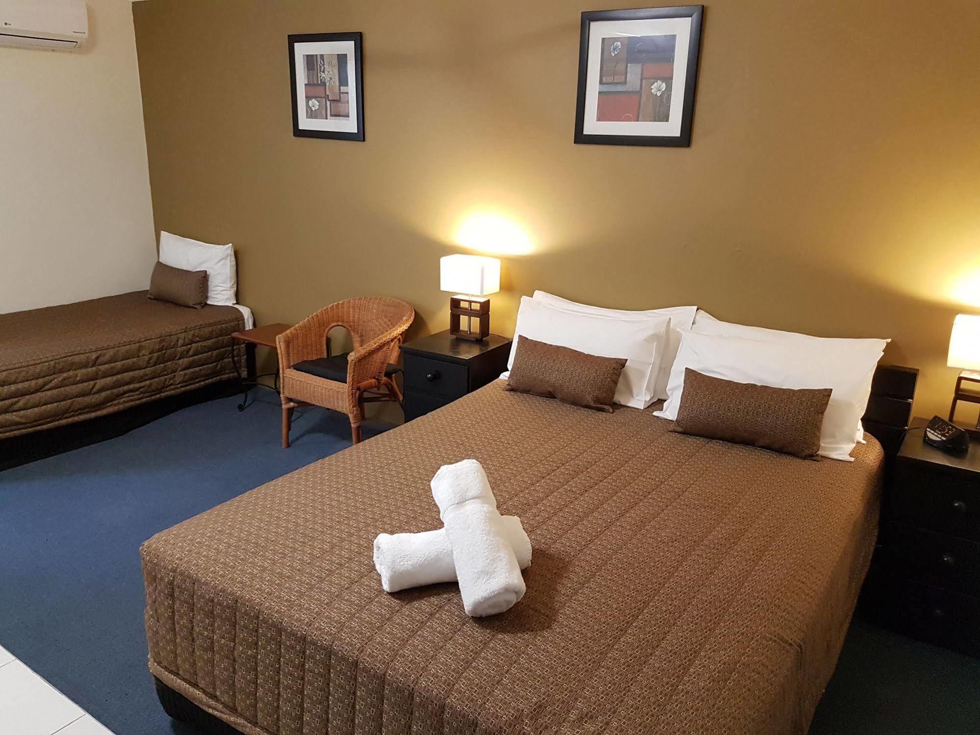 Airport - Only 300 Meters To Airport Terminal Motel
