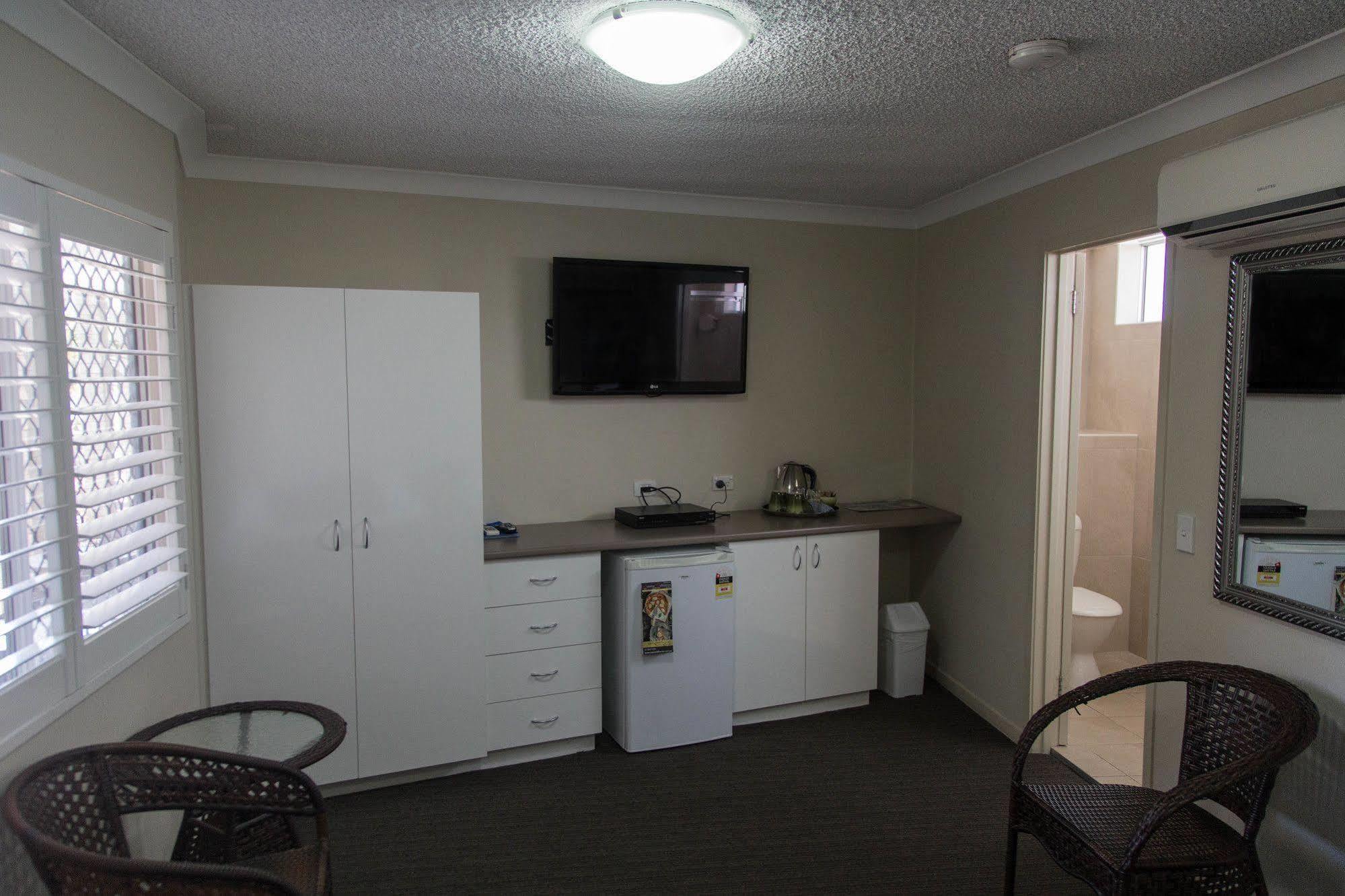 Tropicana Motel 3*