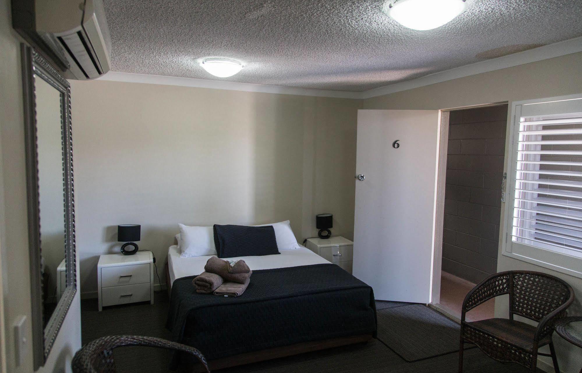 Tropicana Motel 3*