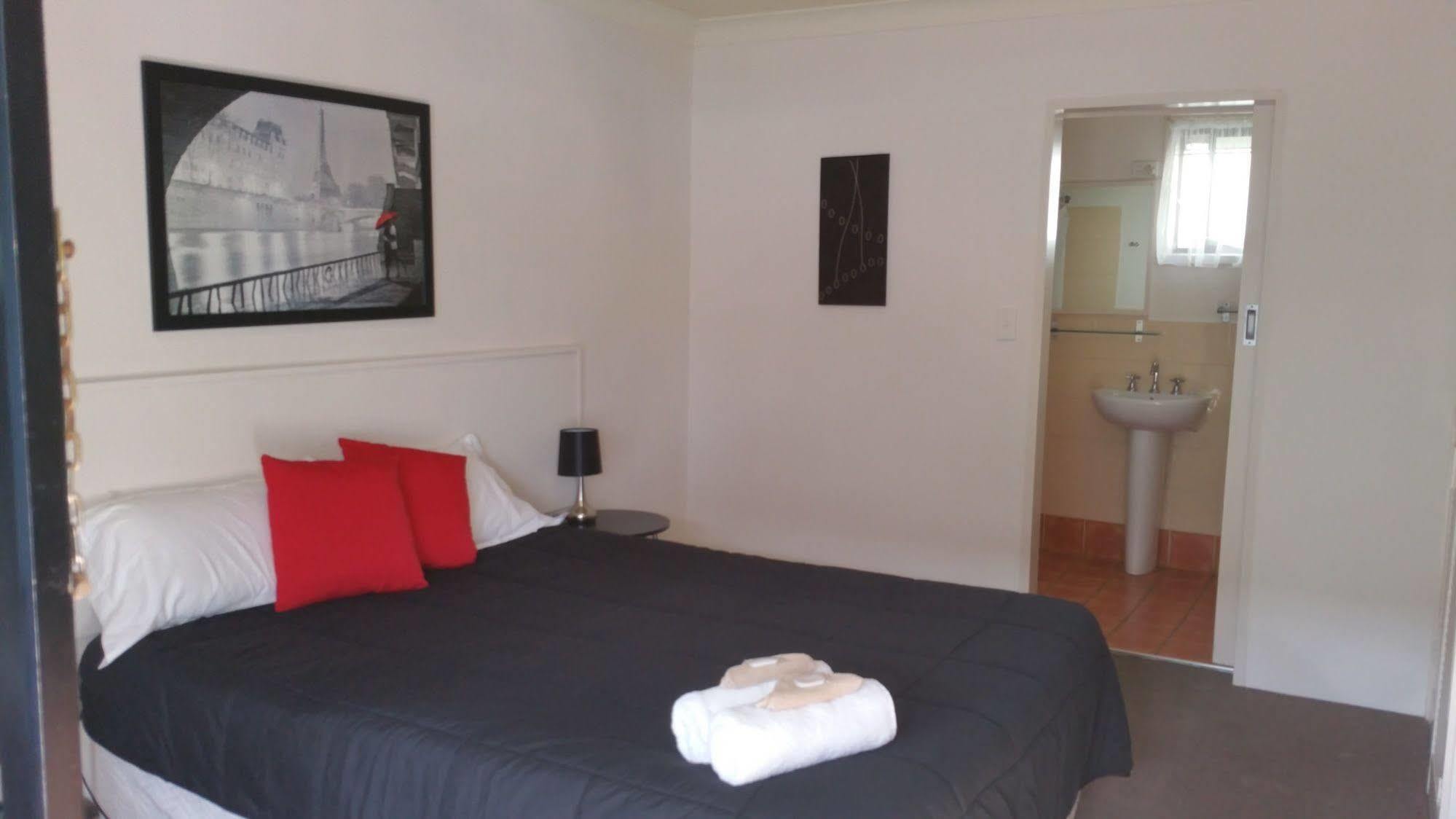 Blue Heron Boutique 4*