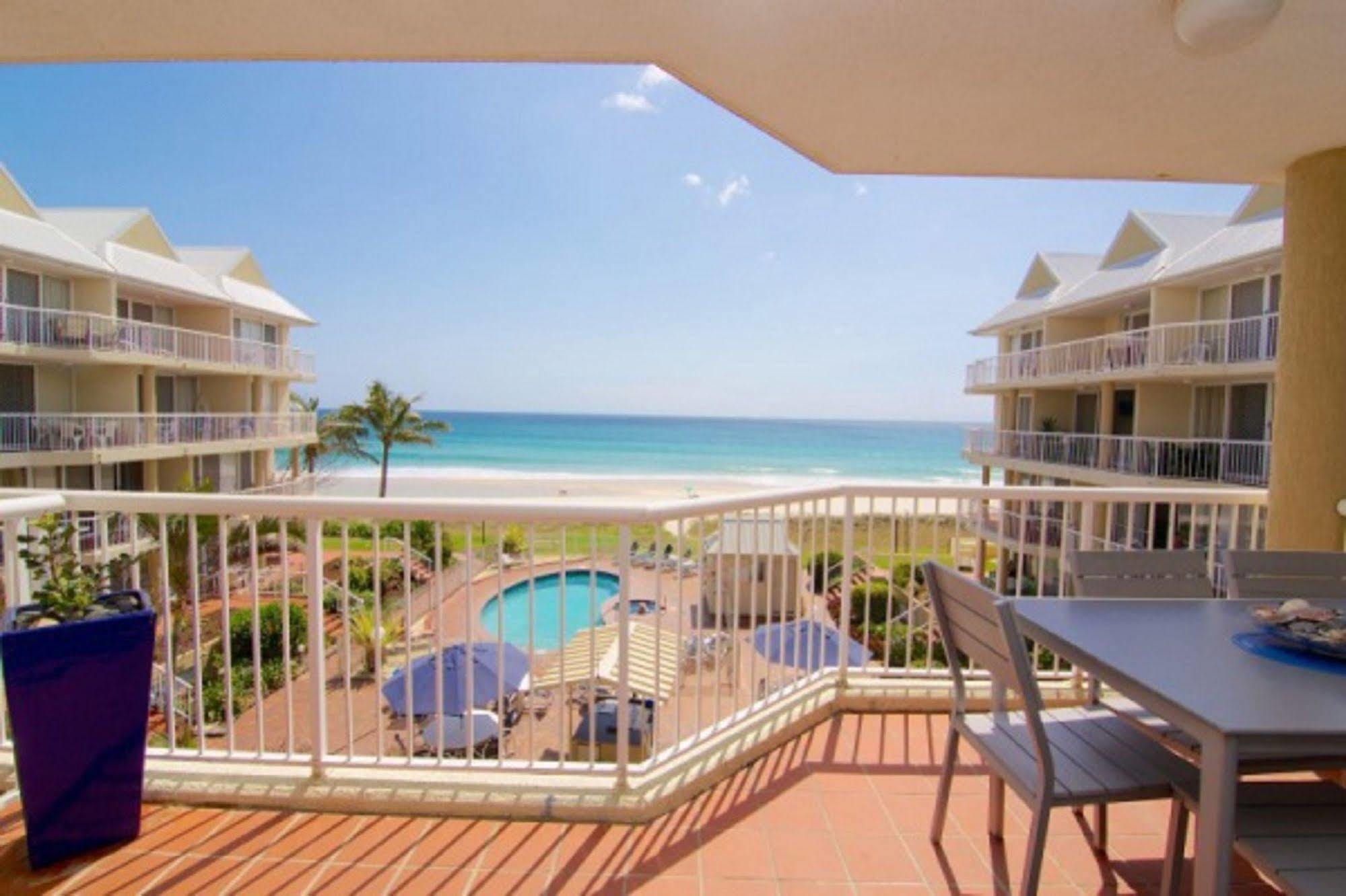 Crystal Beachfront Aparthotel 3*