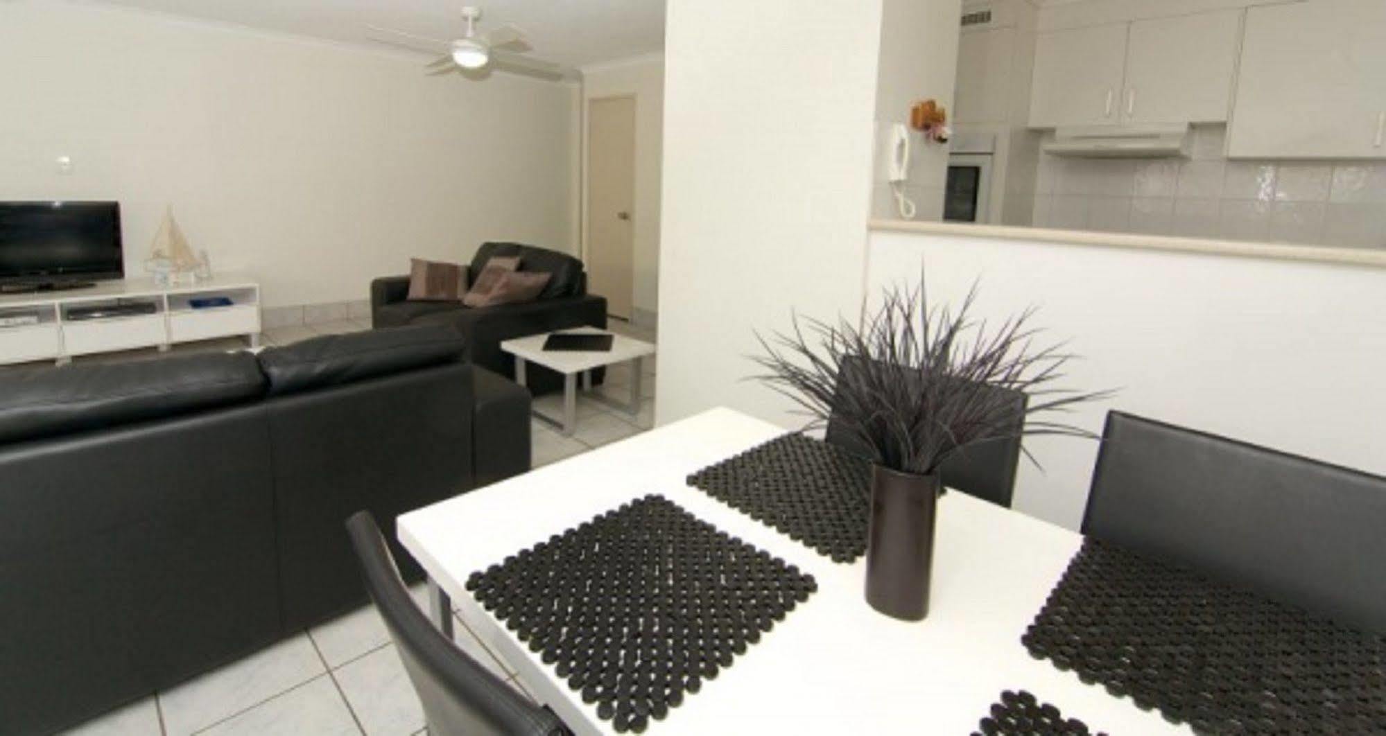 Aparthotel Crystal Beachfront Gold Coast