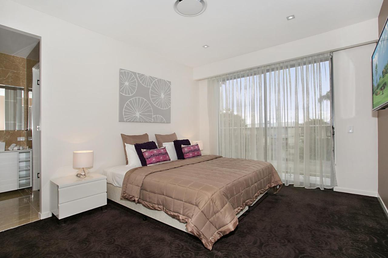 Luxe On Lotus * Gold Coast