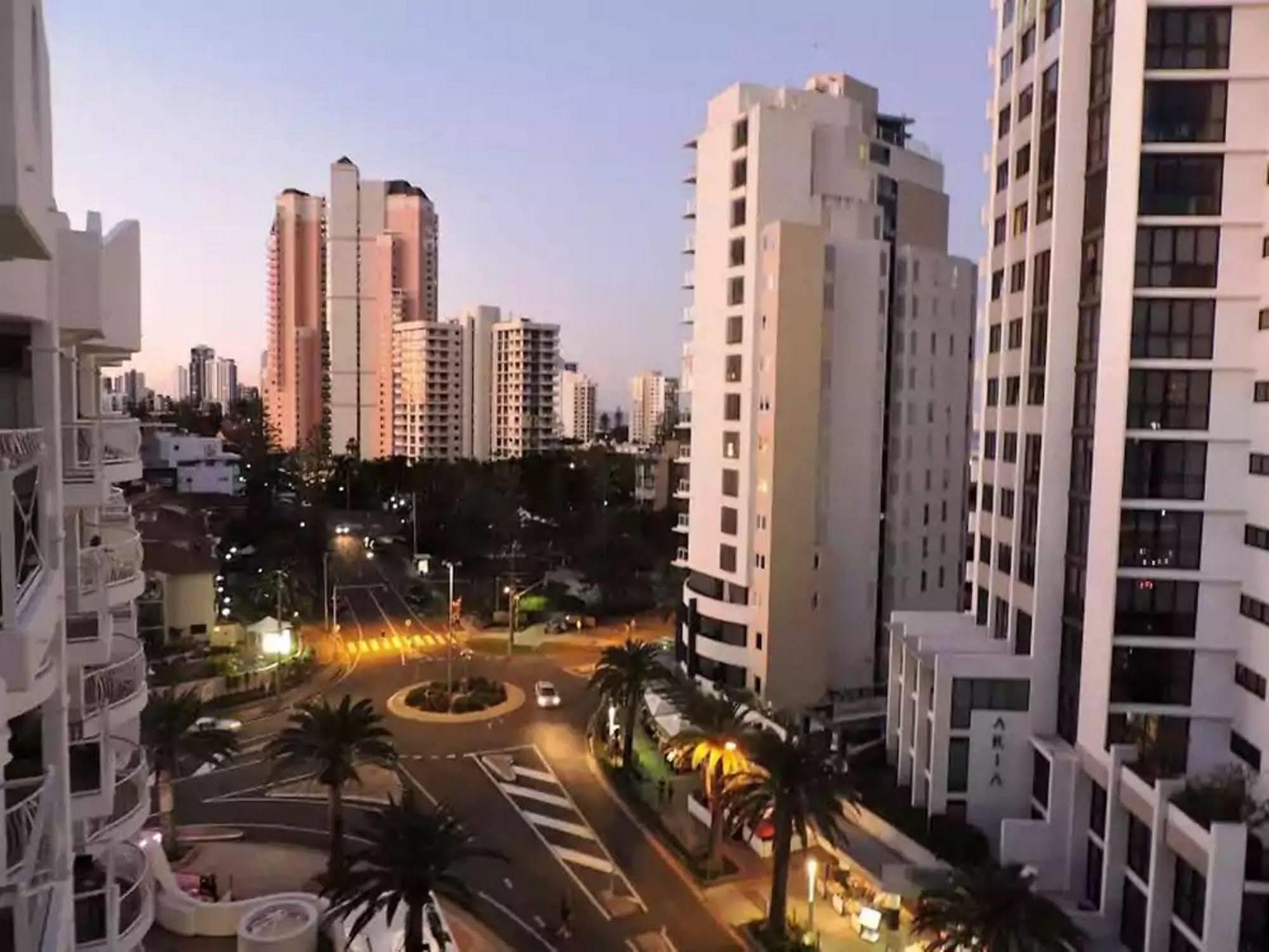 Aparthotel Broadbeach 4*