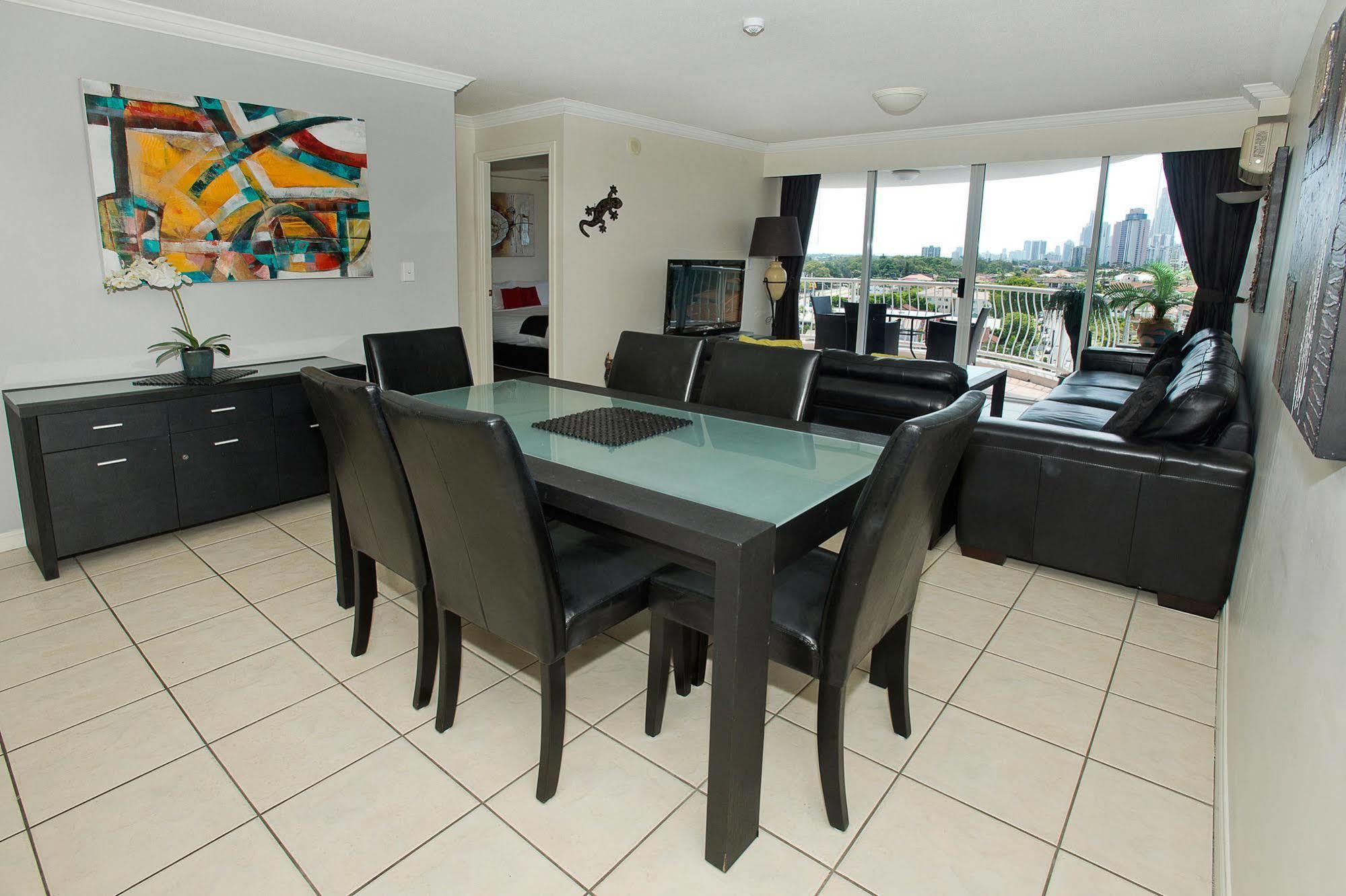 Broadbeach 4*