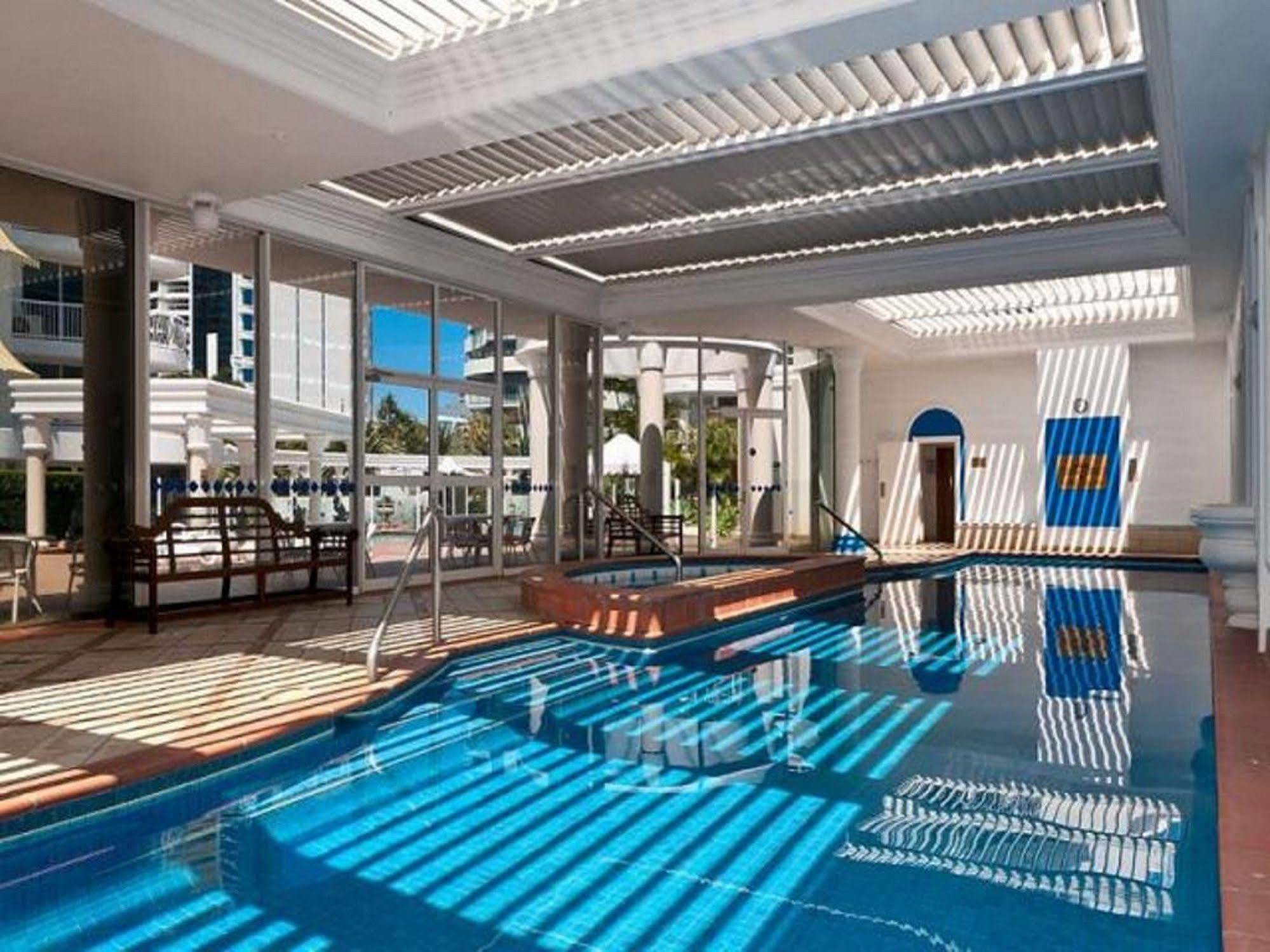 Broadbeach Aparthotel 4*