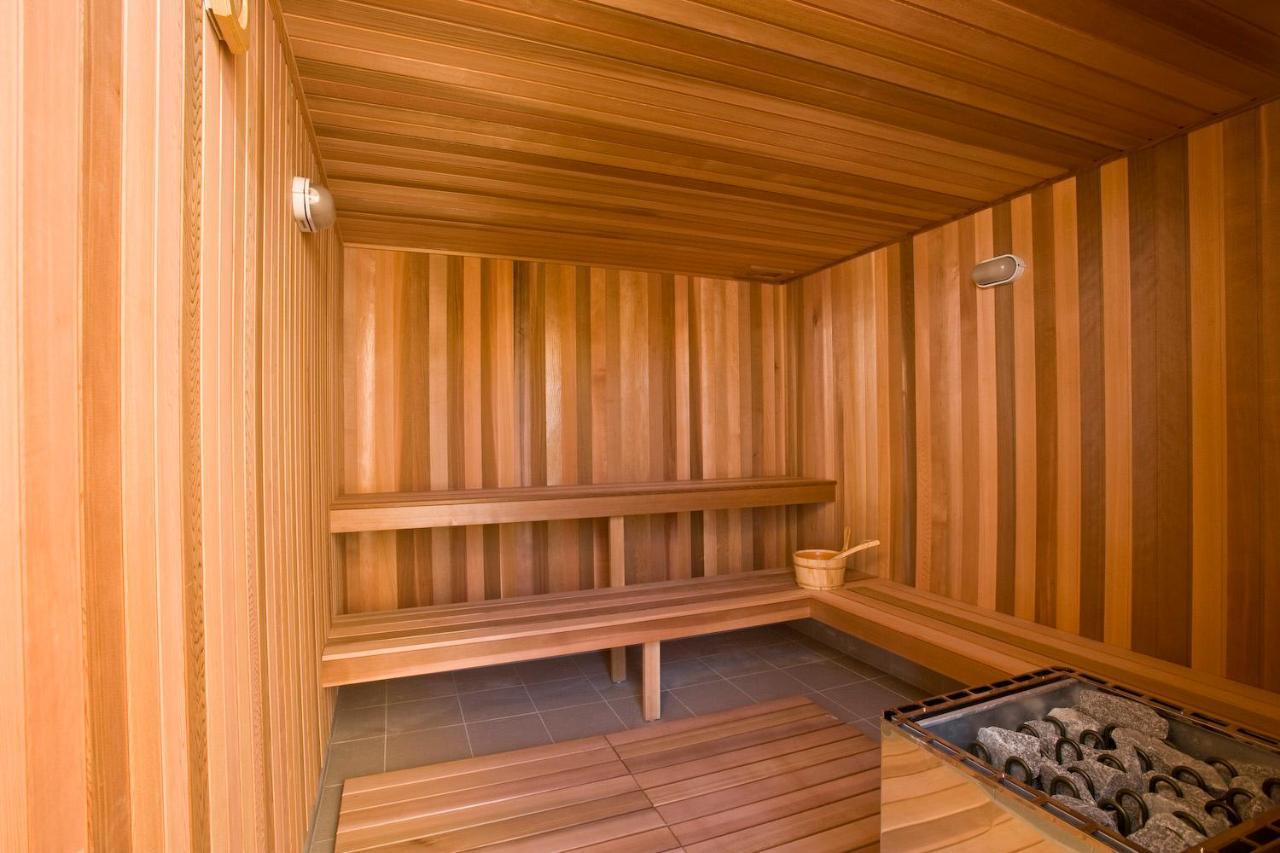 Kirra Surf Aparthotel 4*