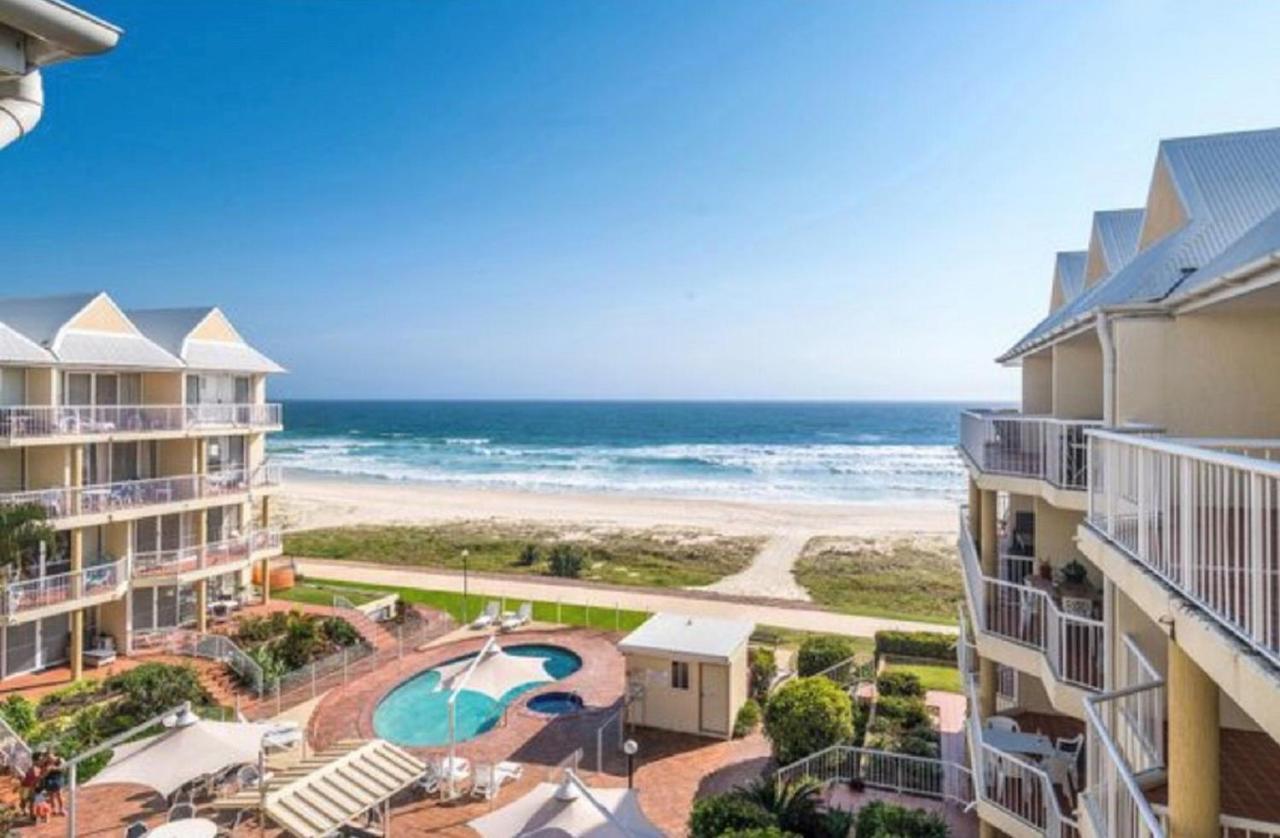 Crystal Beachfront Aparthotel 3*