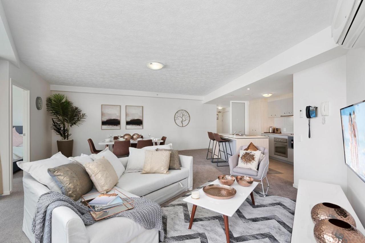 Apartment Wings Resort, And 2 Story Penthouses - We Accommodate Gold Coast