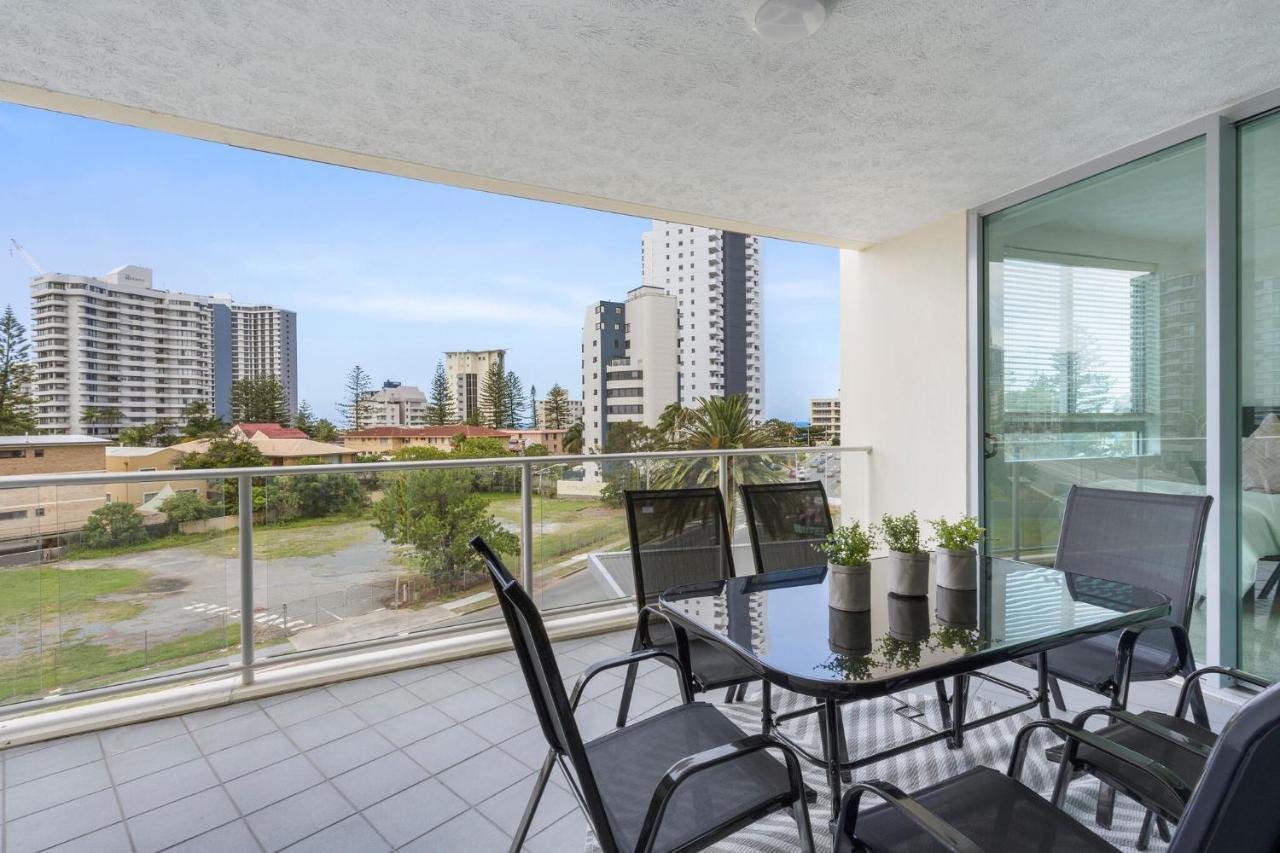 Apartment Wings Resort, And 2 Story Penthouses - We Accommodate Gold Coast