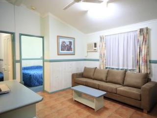 Ashmore Palms Village Resort 4*