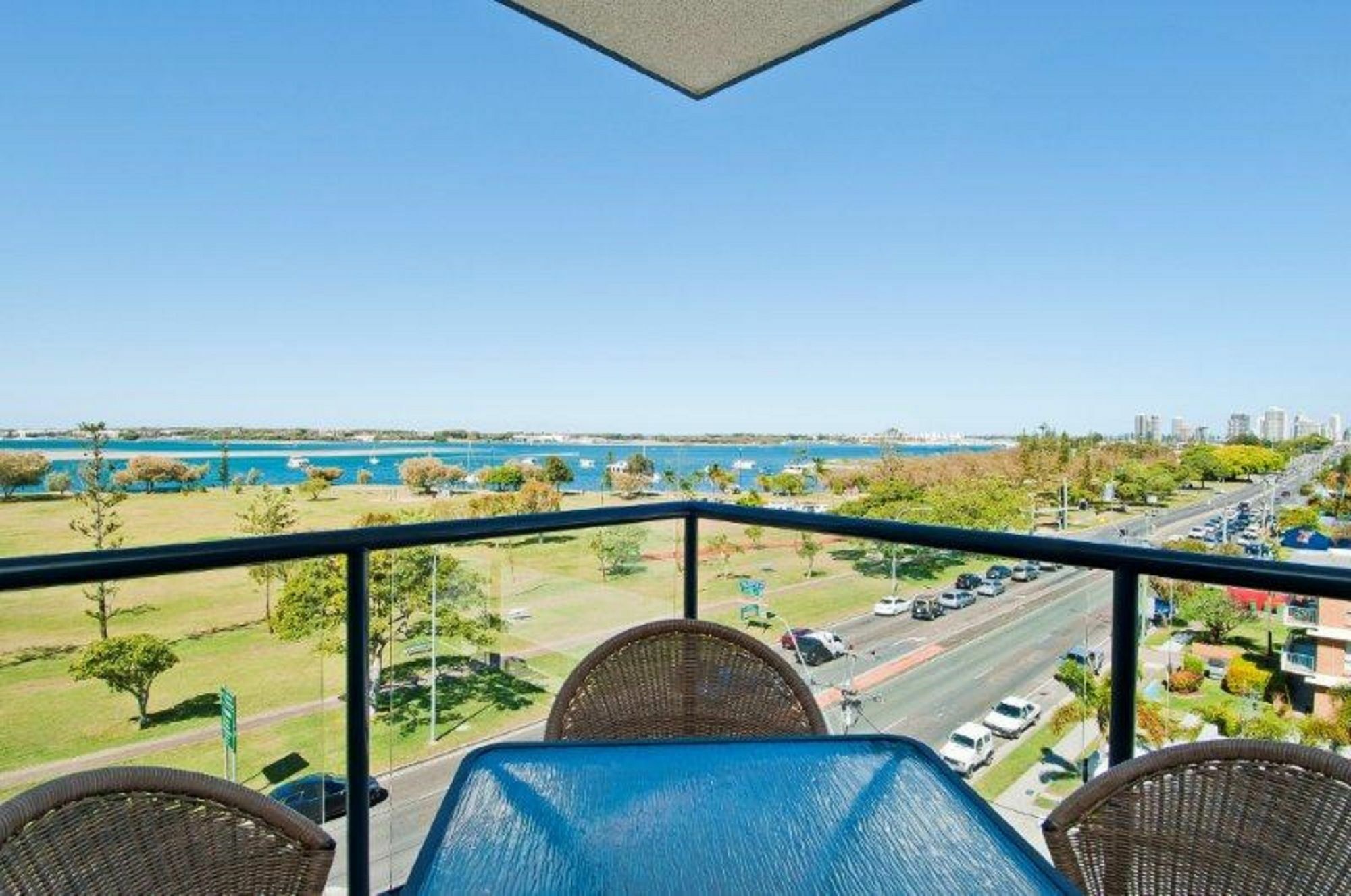 Aqualine On The Broadwater Aparthotel 4*
