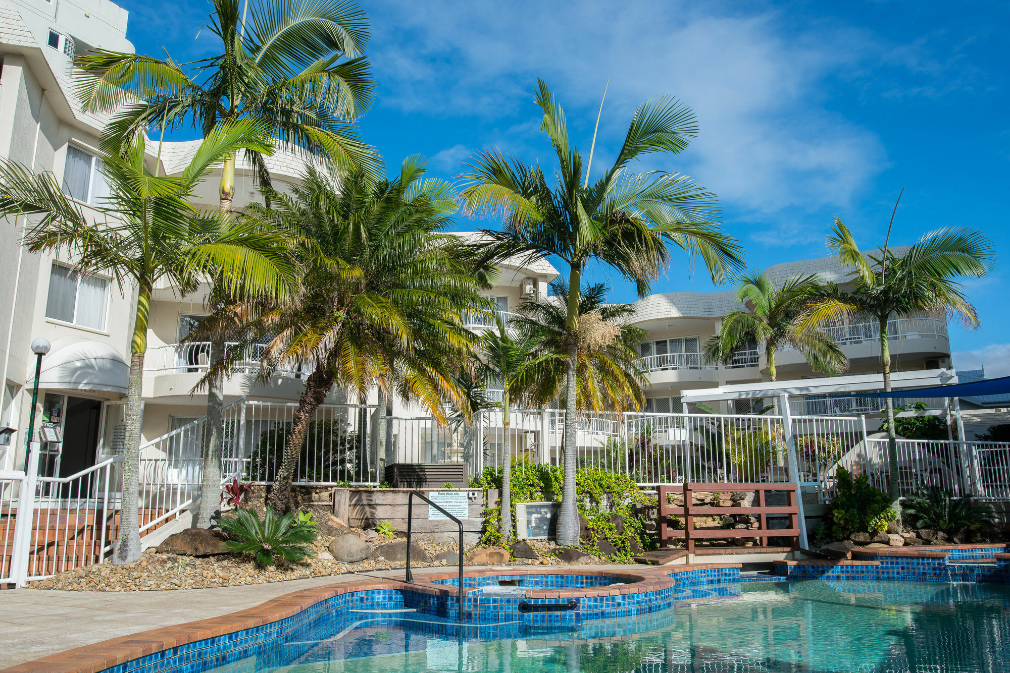 Golden Shores Club *