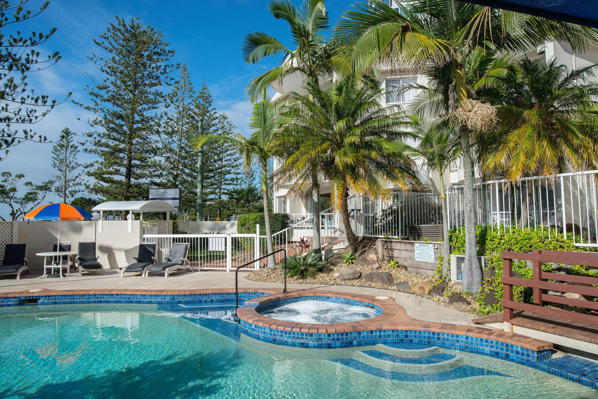 Golden Shores Club *