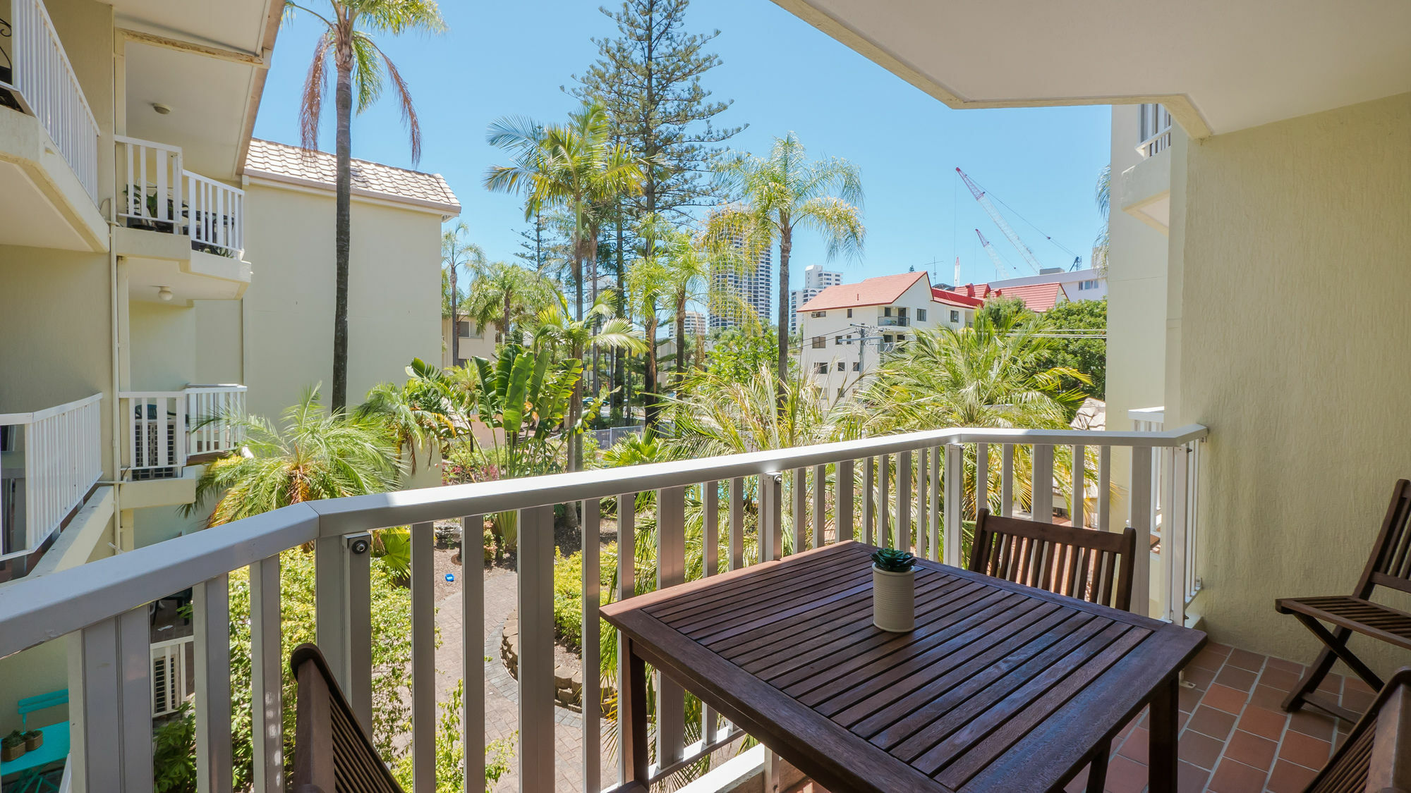 Hotel Surfers Tradewinds 3*