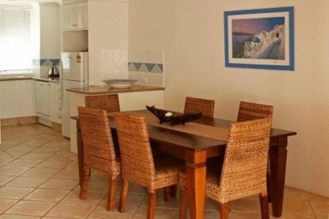 Aparthotel Santorini By The Sea Gold Coast